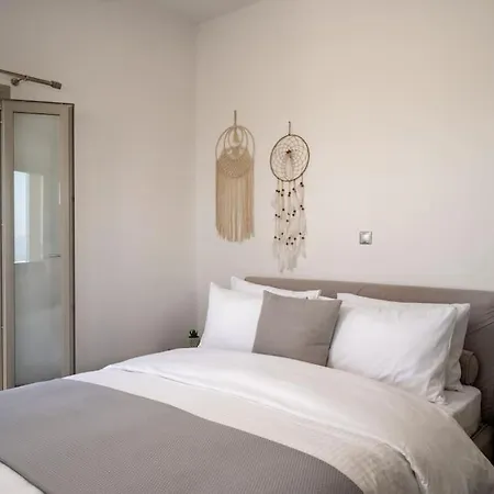 In The Heart Of Fira & Free Pool - Nychteri Suite Exterior photo
