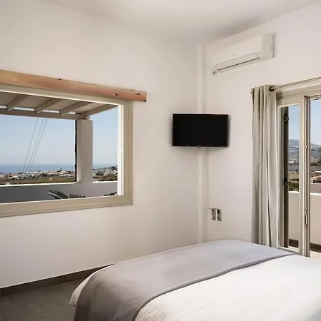 In The Heart Of Fira & Free Pool - Nychteri Suite Exterior photo