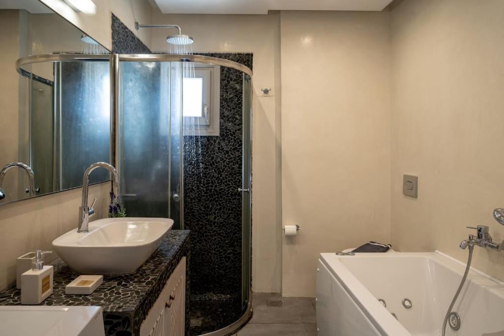 Apartment In The Heart Of & Free Pool - Nychteri *